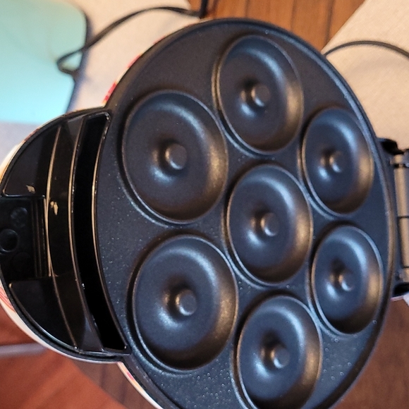 DASH Mini Donut maker - Picture 6 of 12